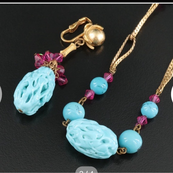 Vintage Hattie Carnegie necklace and earrings. 15" drop for necklace. - Picture 3 of 4